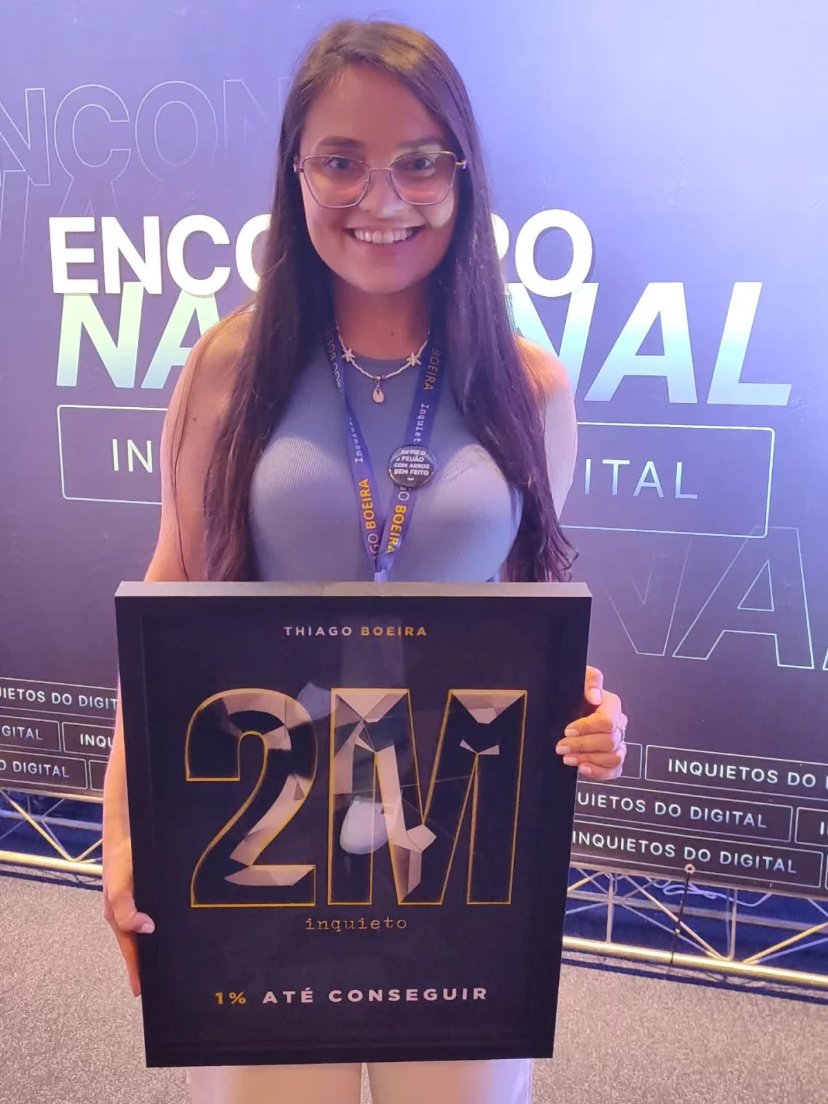 Lígia com a placa de R$2 milhões